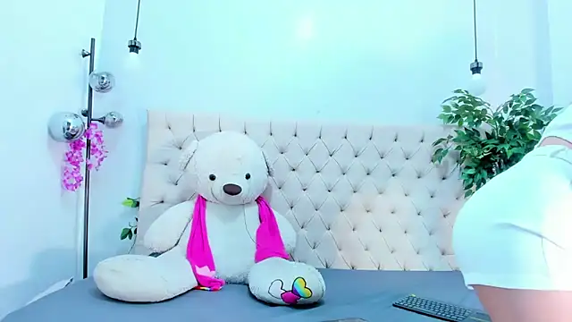 Victoria Coleman online show from November 2025 07:16:02 PM