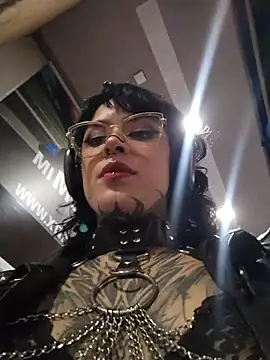 taaylor33 online show from May 2026 12:51:02 AM