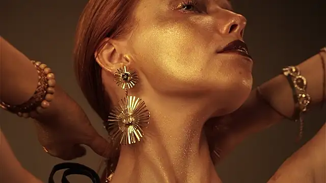 ginger hugs online show from March 2026 10:14:01 PM