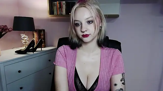 Snapshot of MadelineLust chatting on December 2024 06:44:01 PM MadelineLust online show from December 2024 06:44:01 PM