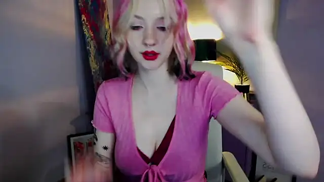 Snapshot of MadelineLust chatting on December 2024 04:07:02 PM MadelineLust online show from December 2024 04:07:02 PM