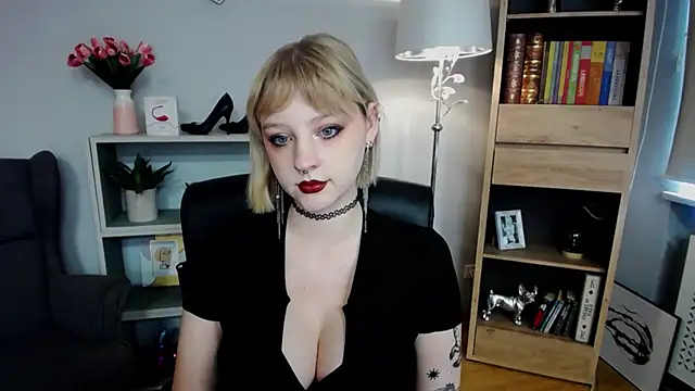 Snapshot of MadelineLust chatting on October 2025 01:40:02 PM MadelineLust online show from October 2025 01:40:02 PM
