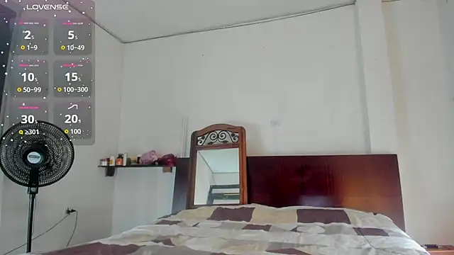 latinaStepmom online show from October 2025 07:31:01 PM