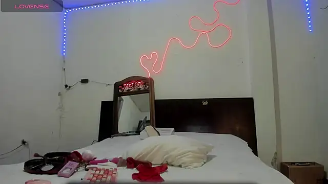 Snapshot of latinaStepmom chatting on June 2026 10:44:01 PM latinaStepmom online show from June 2026 10:44:01 PM