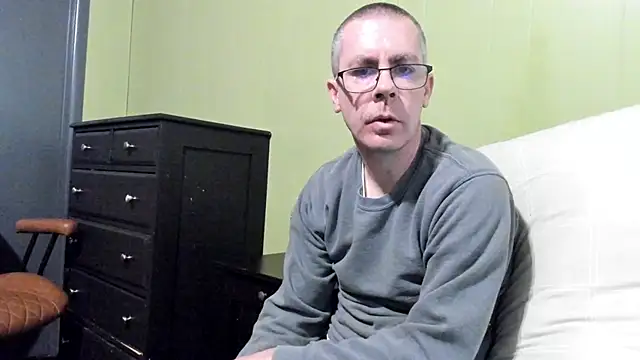 ImportantEquator0 online show from October 2025 03:45:01 PM