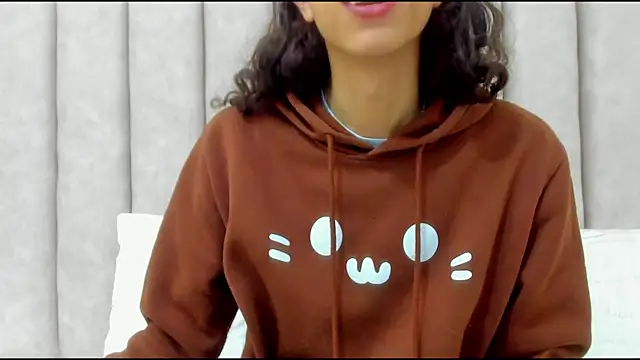 Snapshot of FreyaMoller chatting on December 2025 01:53:01 PM FreyaMoller online show from December 2025 01:53:01 PM