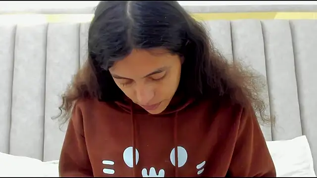 Snapshot of FreyaMoller chatting on December 2025 01:37:02 PM FreyaMoller online show from December 2025 01:37:02 PM