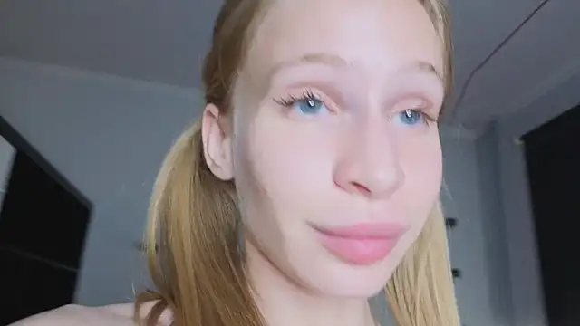 Elis Fox online show from July 2026 03:03:02 PM