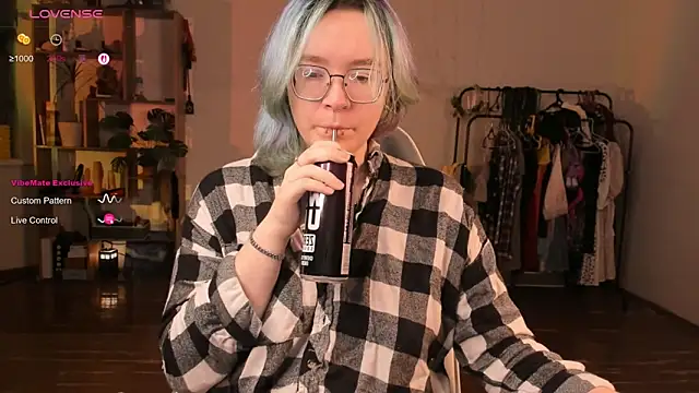 alisahug online show from October 2025 03:30:01 PM