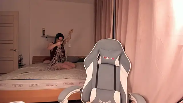 alisahug online show from November 2025 02:54:01 PM