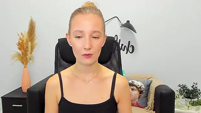 LolaWilsons online show from January 2025 01:22:01 PM