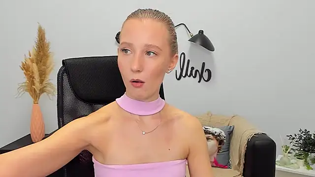 LolaWilsons online show from January 2025 12:29:02 PM