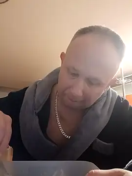 Snapshot of dikas45xxx chatting on December 2024 06:37:02 AM dikas45xxx online show from December 2024 06:37:02 AM