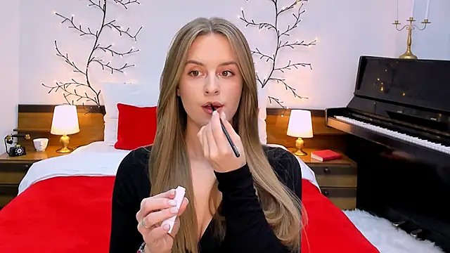 RozzitaBedberry online show from February 2025 04:11:02 PM