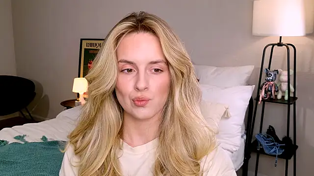 RozzitaBedberry online show from October 2025 01:48:02 PM