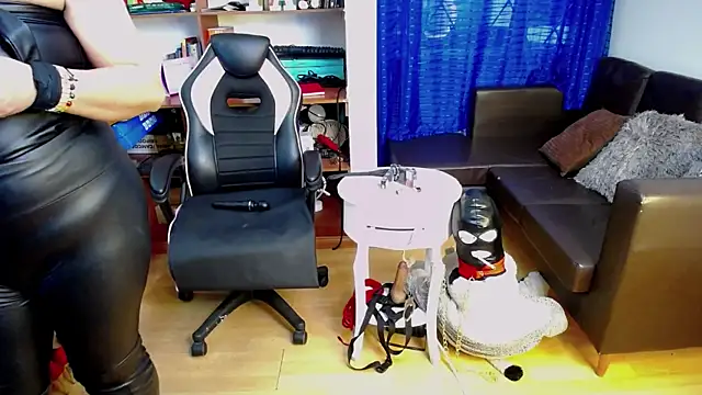 Snapshot of LiaTaylorr chatting on September 2025 12:41:01 PM LiaTaylorr online show from September 2025 12:41:01 PM