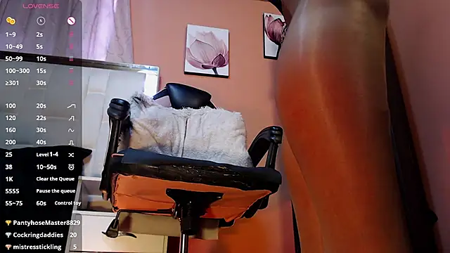 LiaTaylorr online show from April 2026 07:58:02 PM