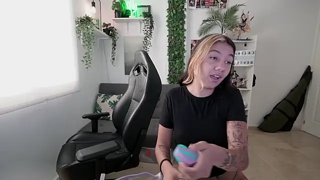 Snapshot of blvckbabyweed07 chatting on April 2026 11:55:02 AM blvckbabyweed07 online show from April 2026 11:55:02 AM