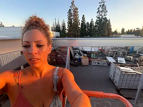 Snapshot of frisque1 chatting on October 2025 12:57:01 AM frisque1 online show from October 2025 12:57:01 AM