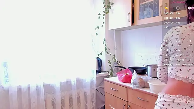 Julia  Frey online show from November 2025 05:40:01 AM