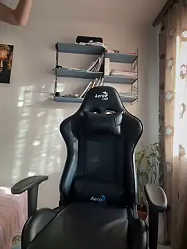 Snapshot of Crazy-Rosa chatting on December 2024 09:40:02 AM Crazy-Rosa online show from December 2024 09:40:02 AM