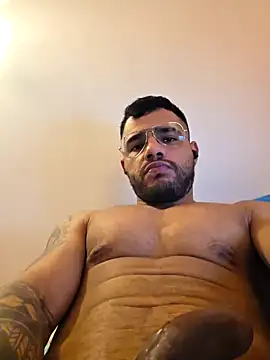 Macholatino8611 online show from October 2025 04:52:02 PM