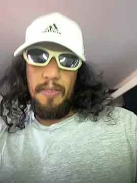 Cuteandhornyy online show from March 2026 03:27:02 PM