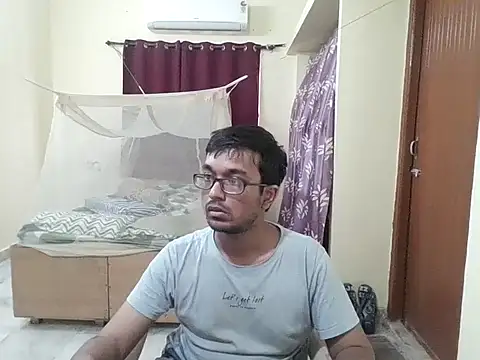 Snapshot of THE_NAKED_BOY chatting on May 2026 06:07:01 AM THE NAKED BOY online show from May 2026 06:07:01 AM