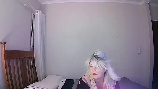 Snapshot of Miahotmilf chatting on January 2025 06:35:02 PM Miahotmilf online show from January 2025 06:35:02 PM