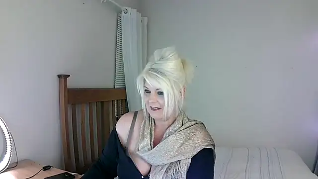 Snapshot of Miahotmilf chatting on February 2025 12:30:01 AM Miahotmilf online show from February 2025 12:30:01 AM