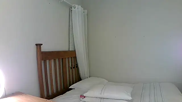 Snapshot of Miahotmilf chatting on March 2025 05:54:01 PM Miahotmilf online show from March 2025 05:54:01 PM