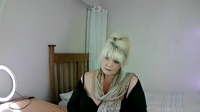 Snapshot of Miahotmilf chatting on March 2025 06:36:01 PM Miahotmilf online show from March 2025 06:36:01 PM