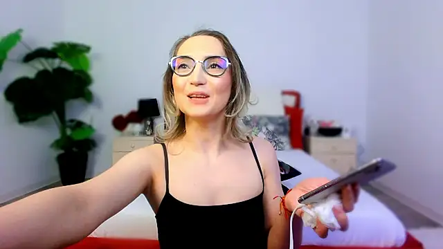 CharmingAnnie online show from April 2026 06:31:02 PM