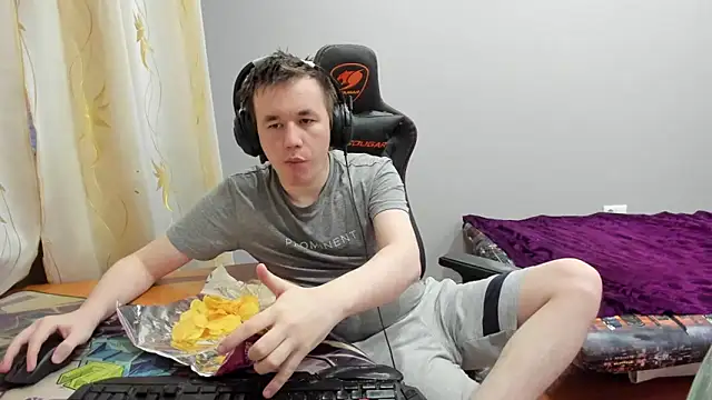 iliaskrislove online show from December 2025 04:29:02 AM