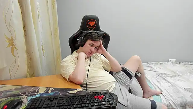 iliaskrislove online show from March 2026 11:17:01 PM