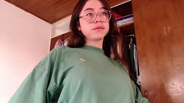 emily pearl  online show from November 2025 06:40:01 PM