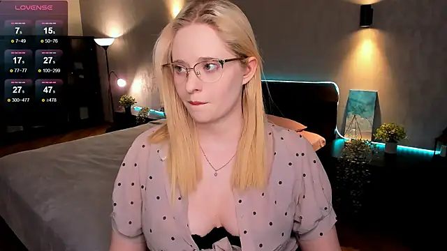 Aemilia  online show from March 2025 08:42:01 AM