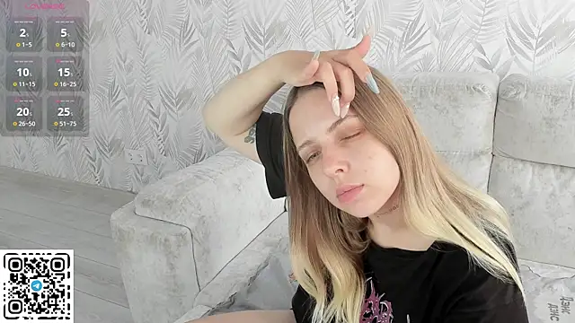 Snapshot of Alice_Halle chatting on July 2026 01:44:02 AM Alice Halle online show from July 2026 01:44:02 AM