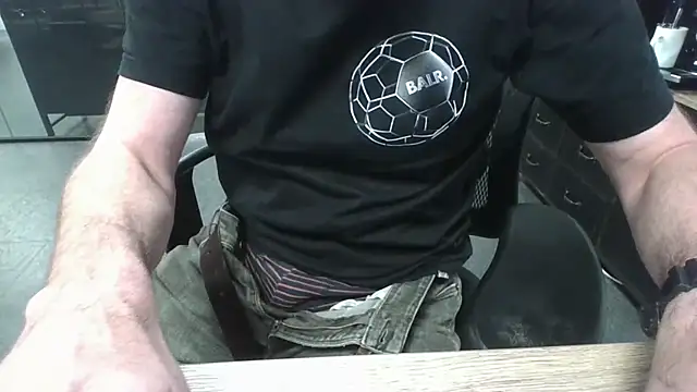 Snapshot of Michealtje85 chatting on December 2025 04:12:02 PM Michealtje85 online show from December 2025 04:12:02 PM