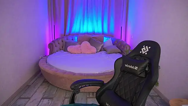 CozyMell online show from November 2025 02:52:02 PM