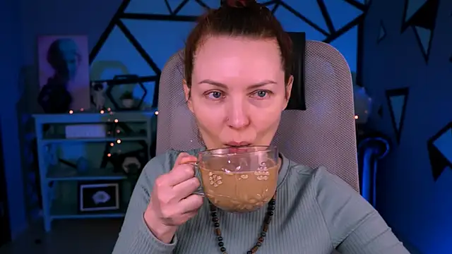 VandaRossi online show from March 2025 05:30:01 AM