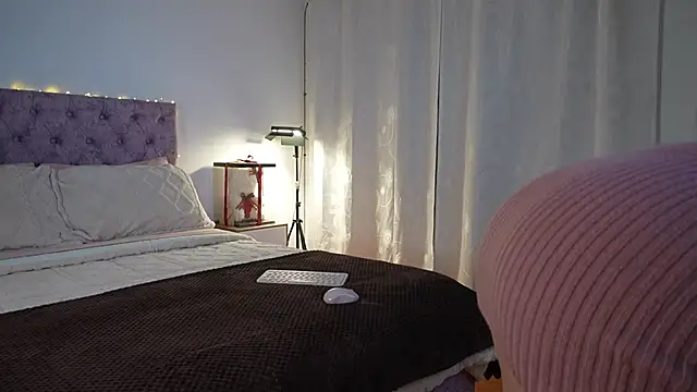 Snapshot of samantha_evans2 chatting on May 2026 01:23:02 AM samantha evans2 online show from May 2026 01:23:02 AM