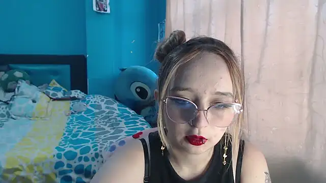 Liaroberts1 online show from February 2025 12:03:02 PM