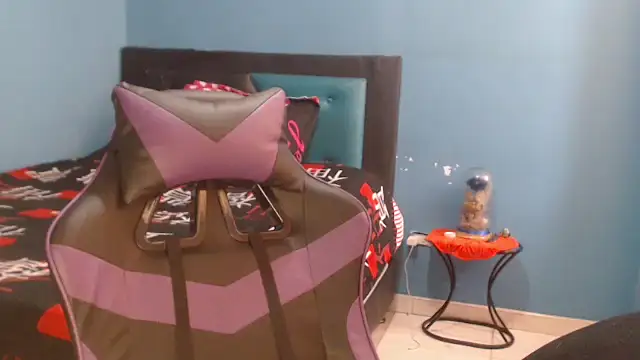 Liaroberts1 online show from January 2026 05:27:02 PM