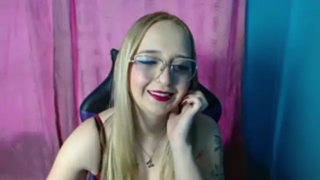 Snapshot of Liaroberts1 chatting on June 2026 01:48:02 PM Liaroberts1 online show from June 2026 01:48:02 PM