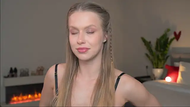 ella twinkl online show from April 2026 06:55:02 PM