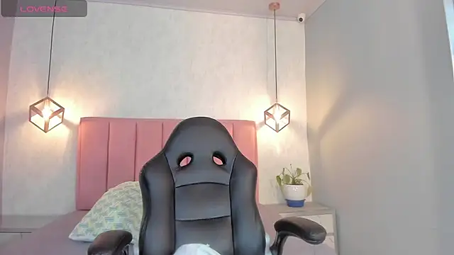 Snapshot of SUNNYCYRUS chatting on October 2025 12:30:02 PM SUNNYCYRUS online show from October 2025 12:30:02 PM