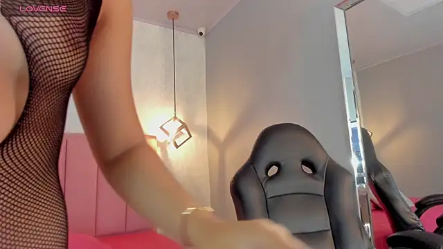 Snapshot of SUNNYCYRUS chatting on October 2025 12:38:02 PM SUNNYCYRUS online show from October 2025 12:38:02 PM