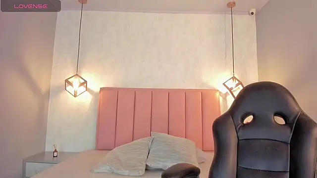 Snapshot of SUNNYCYRUS chatting on October 2025 12:41:02 PM SUNNYCYRUS online show from October 2025 12:41:02 PM