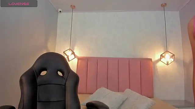 Snapshot of SUNNYCYRUS chatting on October 2025 12:29:01 PM SUNNYCYRUS online show from October 2025 12:29:01 PM